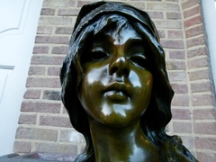 Art-nouveau style Bronze patinated buste of a lady 