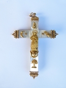 Religious style Cross in mother of pearl and 18kt gold in mother of pearl and 18kt gold, Europe arround 1900