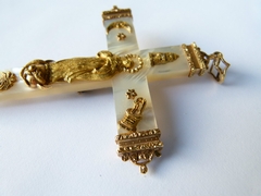 Religious style Cross in mother of pearl and 18kt gold in mother of pearl and 18kt gold, Europe arround 1900
