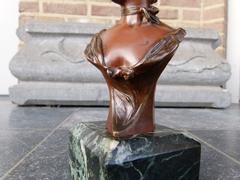 Belle epoque style Buste of a lady by Georges van der Straeten in patinated bronze, France 1890