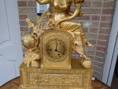 Empire/Restoration style Pendule with a lady in gilded bronze, France 1830