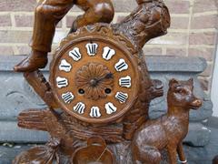 Hunting style Brienzer - black forest clockset in carved wood and crystal, France 1900