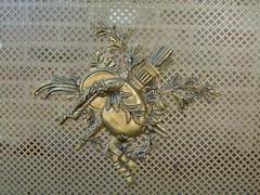 Louis 16 style Fireplace screen in gilded bronze, France 1900