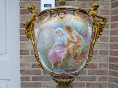 Napoleon III style Huge vase with romantic scene in porcelain and gilded bronze, France 1880