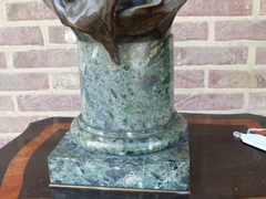 Napoleon III style Sculpture by Georges van der Straeten bust of a man on green marble base in patinated bronze with foundry stamp, France 1880