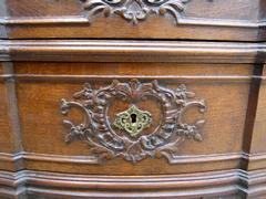 Rengénce style Chest of drawers in carved oak, Belgium,Liége 1850