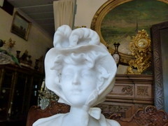 Art-nouveau style Sculpture of a lady,s buste signed by Pugi in alabaster and marble, Italy 1900