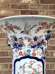 Asiatique style Japanese vase with scene in relief in porcelain, Japan 1900