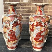 Asiatique style Pair Japanese Satsuma vases in faience, Japan 1900