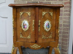Barock style Dresden cabinet with gilded bronze and German porcelain plates in walnut, Germany 1880