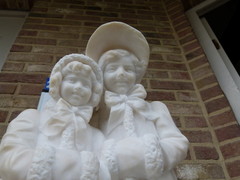 Bell epoque style Sculpture of 2 girls in alabaster, Italie 1900