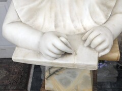 style Buste of a child write in a book in alabaster, Italie 1900