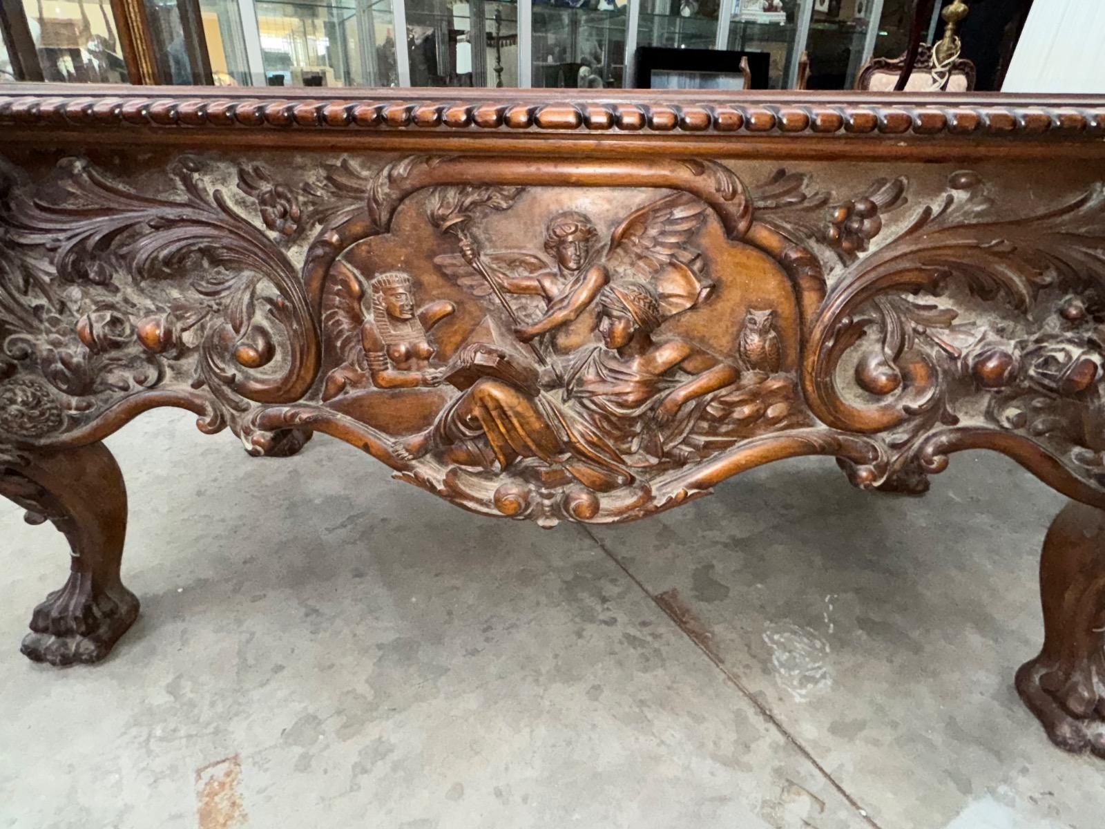 Desk in carved walnut 