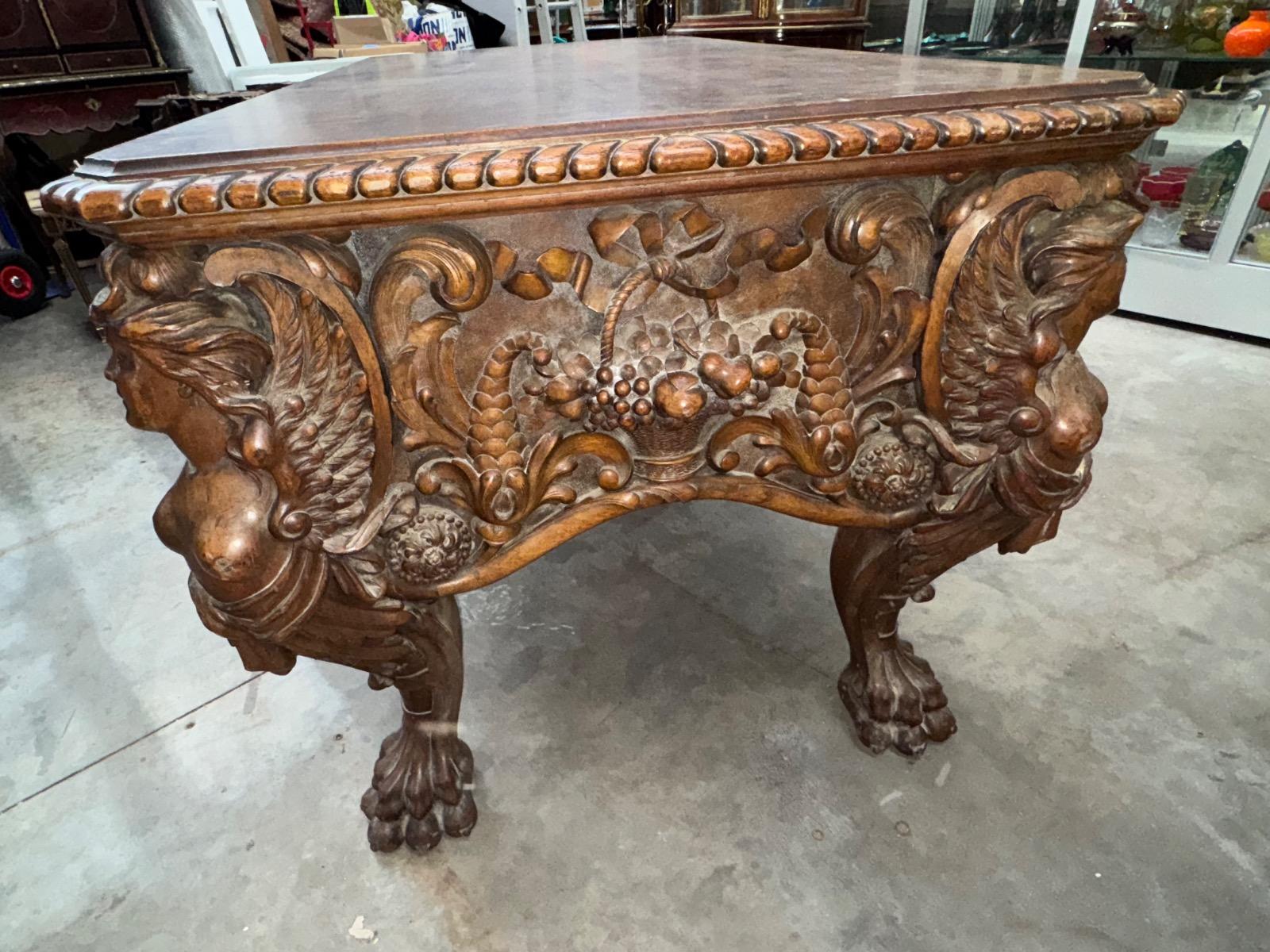 Desk in carved walnut 