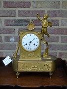 Empire style Gilded clock pendule with butterfly and child in bronze, France 1815