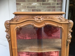 Louis 15 style Display cabinet with curved glass in carved wallnut, France 1880