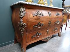 Louis 15 style Napoleon III chest of drawwers in rosewood and gilded bronzes, France 1880