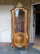 Louis 15 Napoleon III style Display cabinet with curved glass and vernis-matin in rose wood and gilt bronze, France 1880