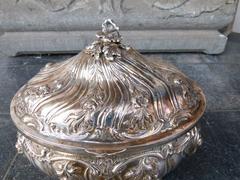 Louis 15 style solid silver box inside with vermeille (gold plated) in 800 silver, Germany 1880