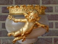 Louis 16 style Centerpiece with cherub in gilded bronze and agate/onyx, France 1870