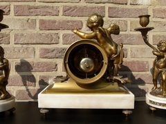 Louis 16 style Clockset with cherub in gilded bronze and white marblee, France 1890