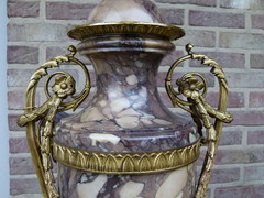 Louis 16 style Pair urns in marble and gilded bronze, France 1880