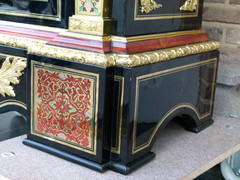 Napoleon 3 style Exceptional one door cabinet in Boulle marquetry with different colors in ebonised wood,tortoiseshel and bronze, France 1860