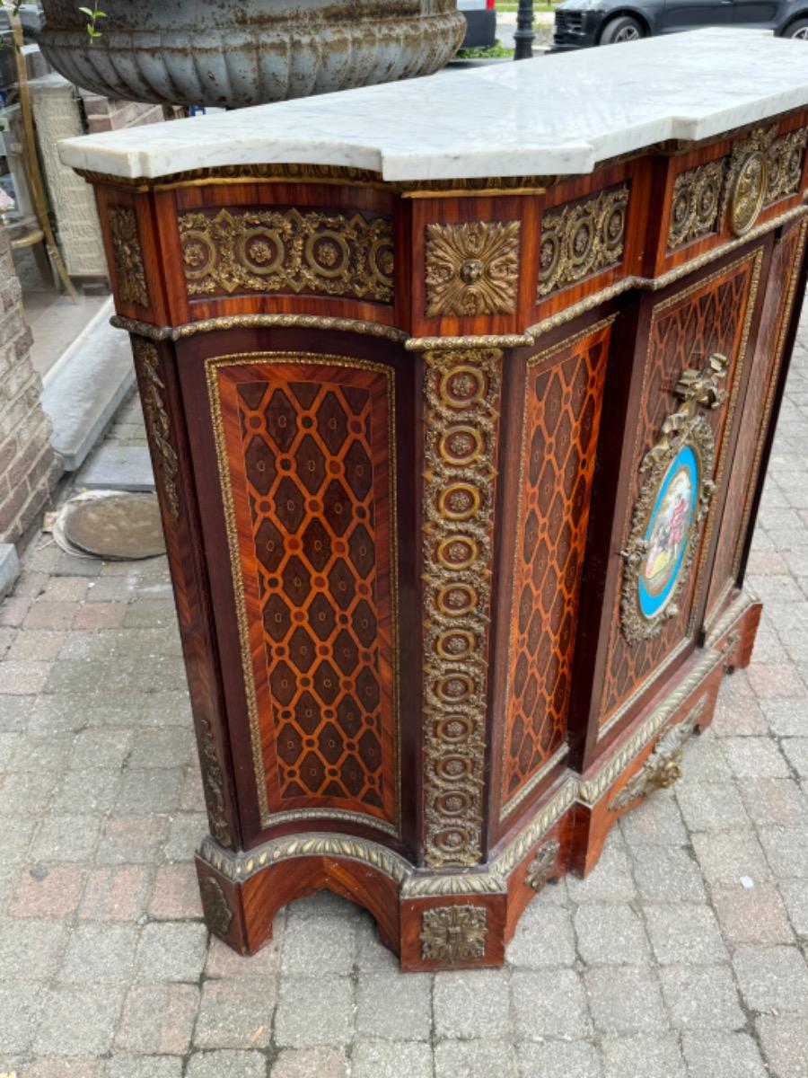 Napoleon III cabinet with marquetry and fine quality gilded bronze 