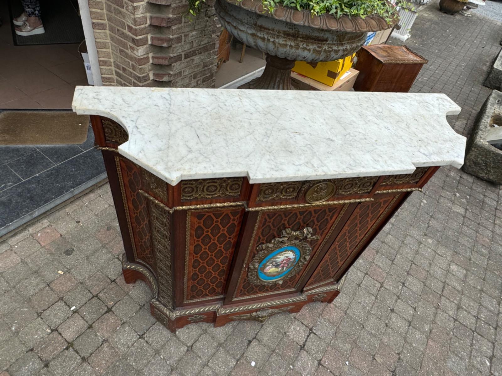 Napoleon III cabinet with marquetry and fine quality gilded bronze 