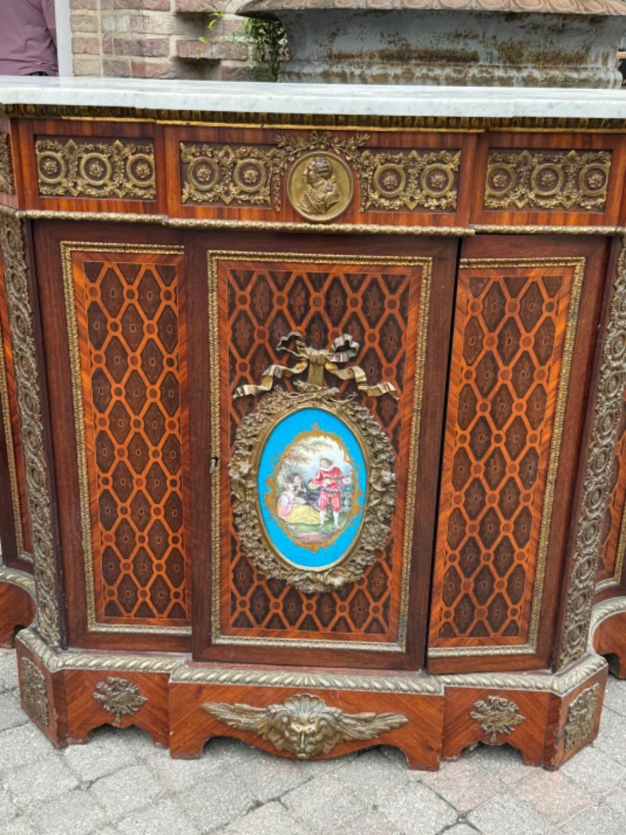 Napoleon III cabinet with marquetry and fine quality gilded bronze 