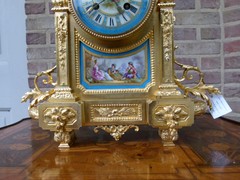 Napoleon III style Clock pendule with Sévres porcelain in gilded bronze, France 1880