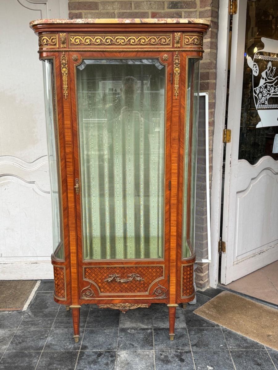 Napoleon III display cabinet 