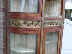 Napoleon III style Display cabinet with curved glass and marble top in mahogany and gilded bronze, France 1880