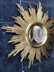 style Sunburst mirror in gilded wood, Italie 1960
